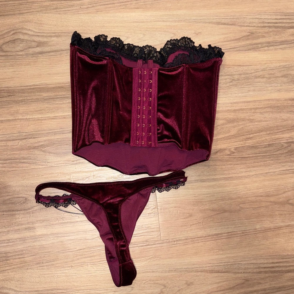 ⭐️FINAL PRICE Strapless Satin Corset Set in Burgundy with Black Lace - Picture 5 of 5